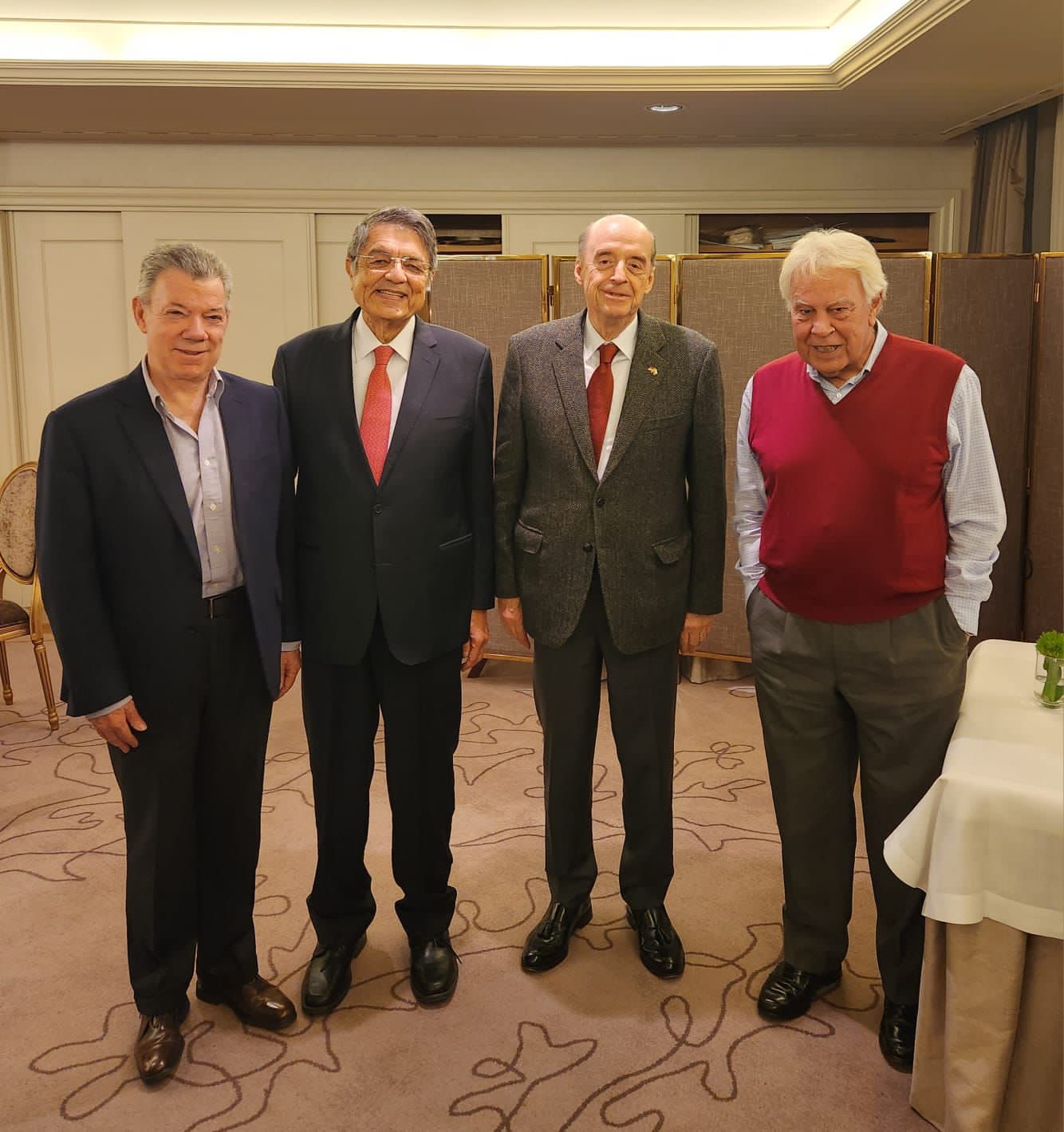 Juan Manuel Santos, Sergio Ramírez, Felipe Gonzáles, y 