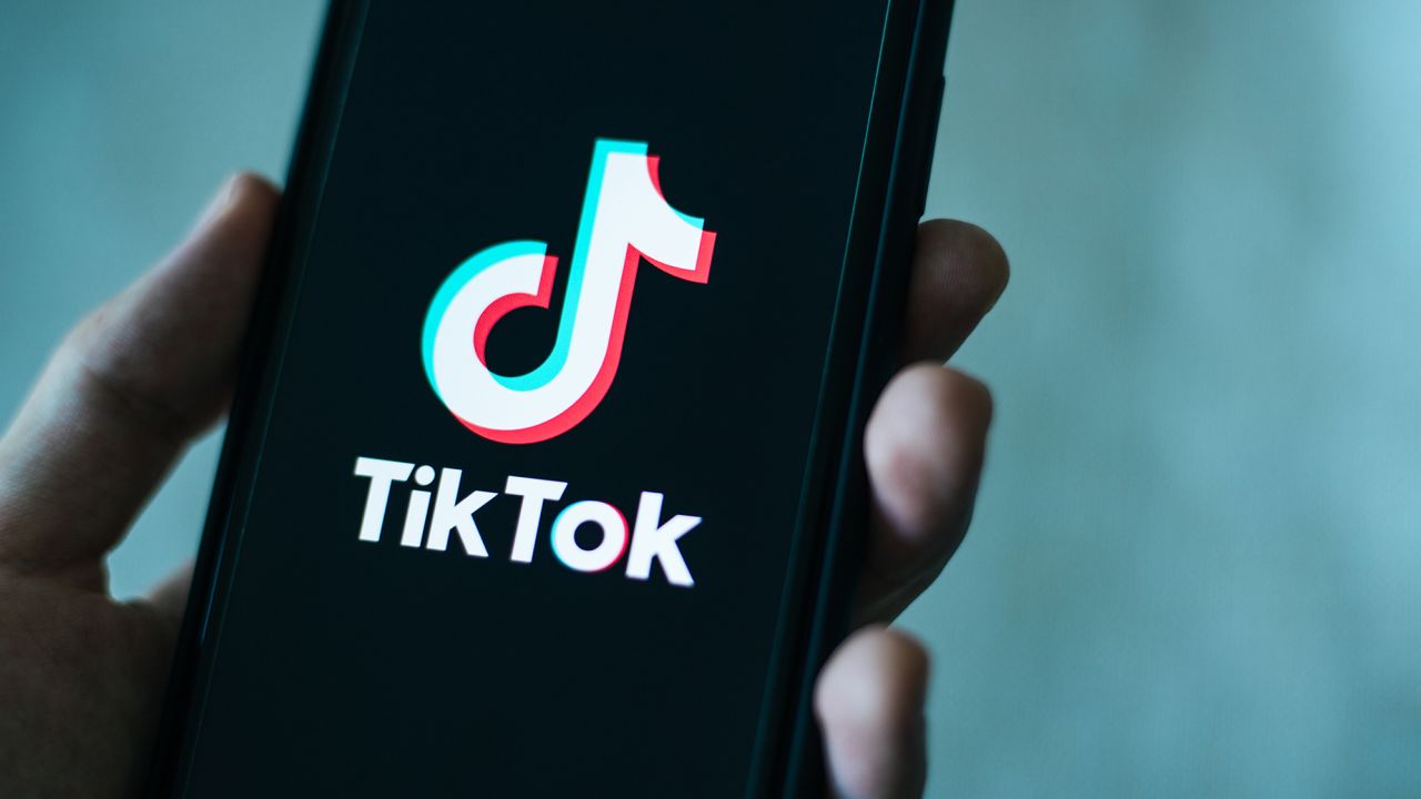 Photo of Las agencias federales tienen 30 días para prohibir el uso de TikTok en dispositivos gubernamentales, dice la Casa Blanca