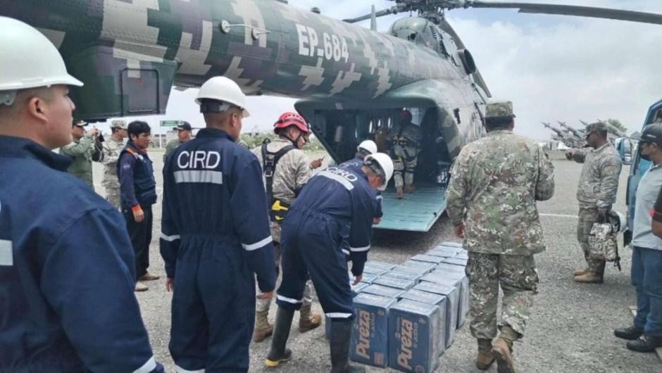 El Ejército envía ayuda humanitaria tras la ayuda en Arequipa que se cobró al menos ocho vidas.  (Crédito: Ministerio de Defensa de Perú)