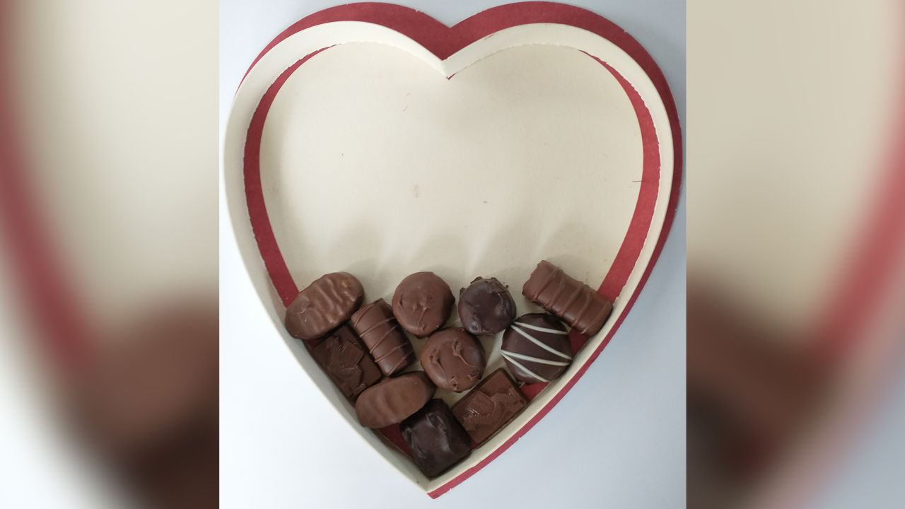  Whitman's - Corazón surtido de chocolates para el día de San  Valentín – 10.3 dulces de corazón de chocolate – Regalo del día de San  Valentín surtidos chocolates para familiares y