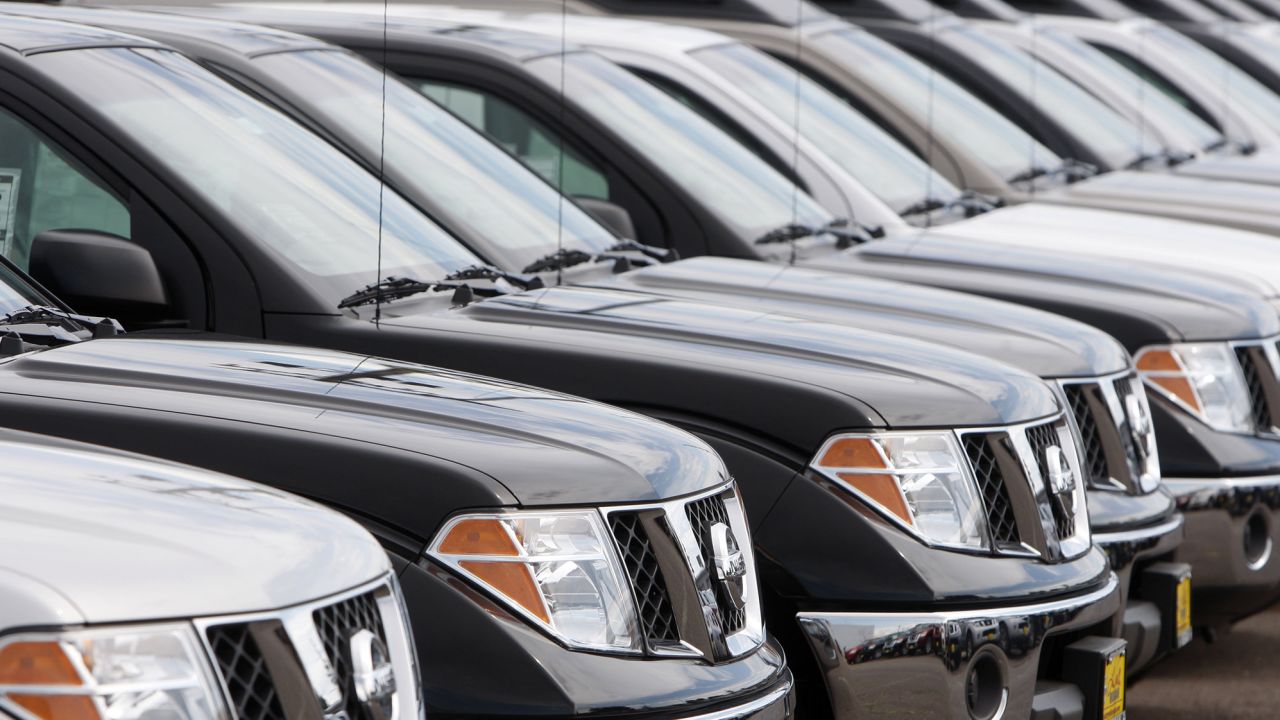 Nissan llama a revisión 404,000 vehículos por una insignia potencialmente peligrosa en el volante