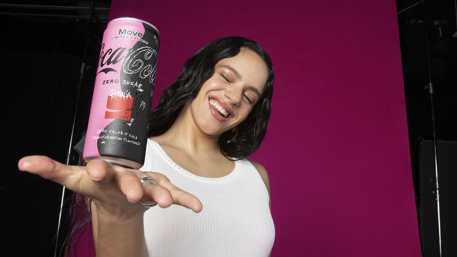 Coca-Cola se asocia con Rosalía para su nueva bebida