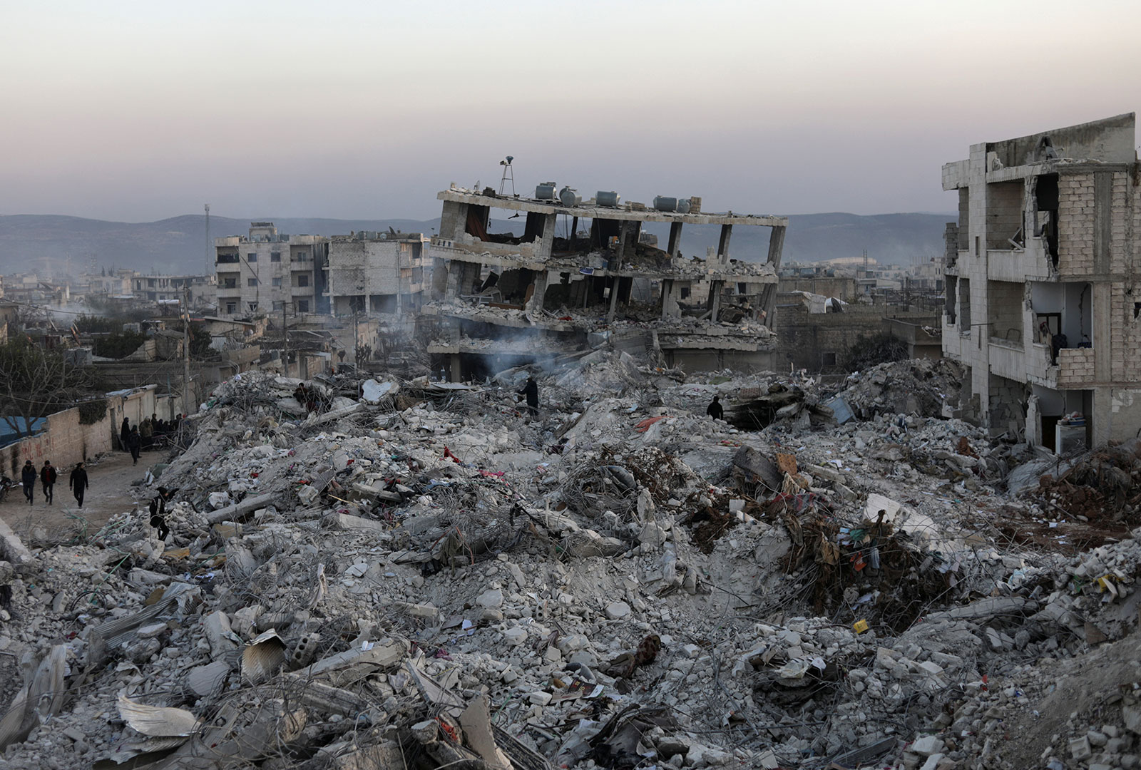 Una vista de los edificios dañados en la zona bajo control rebelde de Jandaris, en Siria (REUTERS/Khalil Ashawi)