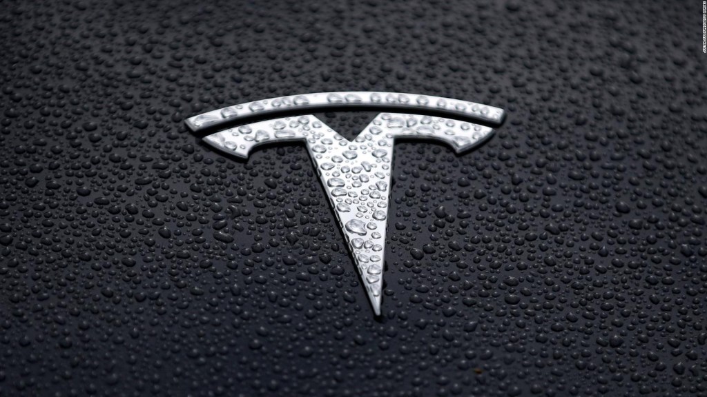 Tesla, investigado por fallas con los cinturones de seguridad