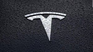 Tesla, investigada por fallas con los cinturones de seguridad
