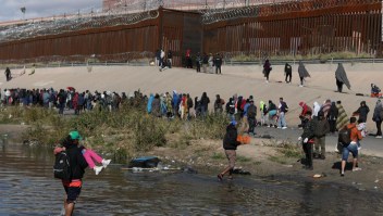 ¿Cómo esperan los migrantes varados en México?