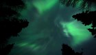 Registran impactantes imágenes de una aurora boreal en Alaska