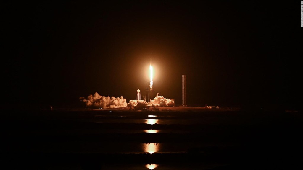 Uluslararası bir ekiple SpaceX ve NASA'nın lansmanını izleyin
