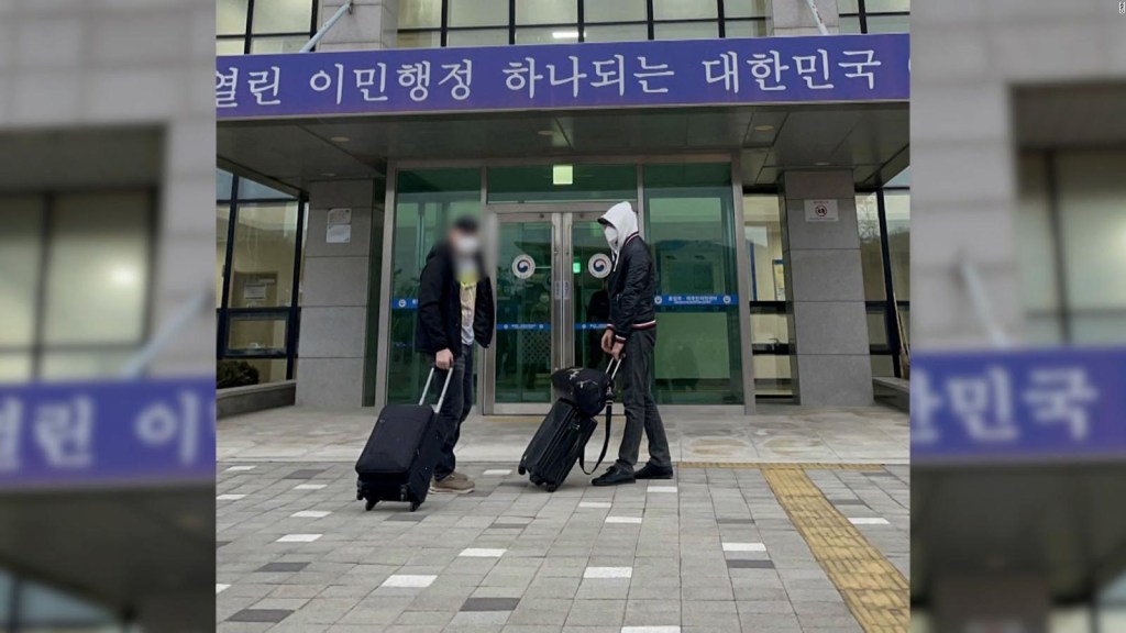 Atrapado en el aeropuerto de Seúl durante meses después de la llamada huir de Putin