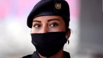 "No somos frágiles", dice mujer policía recién graduada