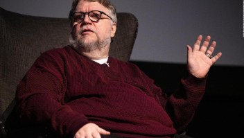 Nombran especie de luciérnaga en honor a Guillermo del Toro