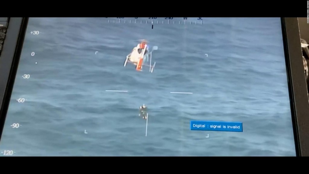 Rescatan desde el aire a un tripulante de una lancha frente a las costas argentinas