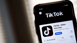 El Reino Unido también prohibió el uso de TikTok en dispositivos gubernamentales.