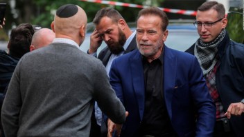 Arnold Schwarzenegger dice que los antisemitas "morirán miserablemente"