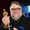 Del Toro fascina e inspira a mexicanos con triunfo en los Oscar