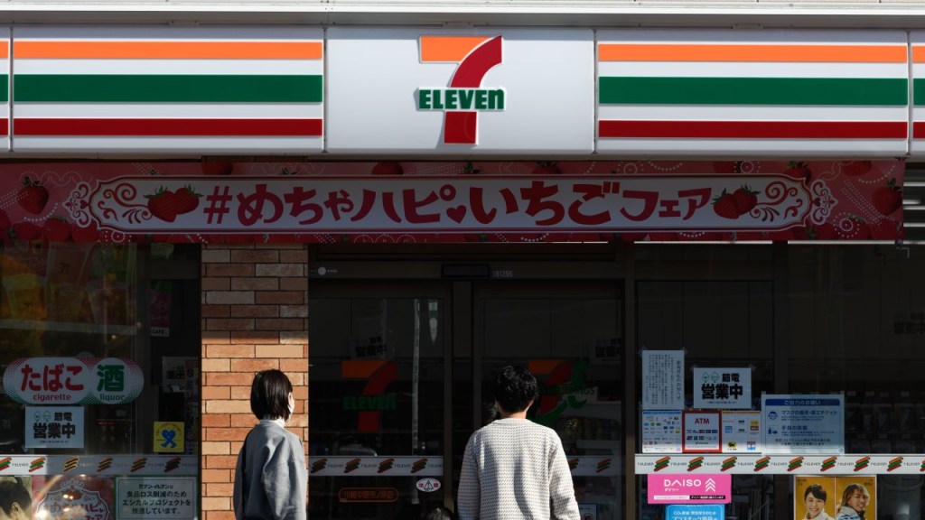 Una tienda 7-Eleven en la prefectura japonesa de Kanagawa, el 9 de enero de 2023. (Crédito: Akio Kon/Bloomberg/Getty Images)