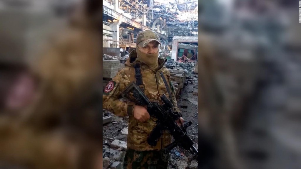 Video: combatientes de Wagner se refugian en planta industrial en Bakhmut