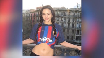 Barcelona 'ficha' a Rosalía para partido contra el Real Madrid