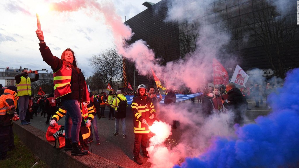 Más de 300 personas detenidas en Francia durante las protestas