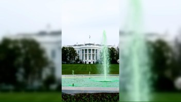 Fuente de la Casa Blanca se pinta de verde por San Patricio