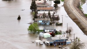 El río atmosférico número 12 amenaza a California
