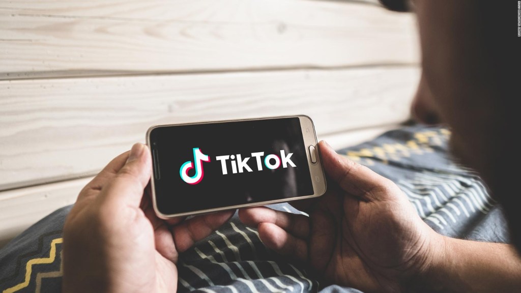 ¿Por qué temer que TikTok pueda bajar la opinión de sus usuarios?