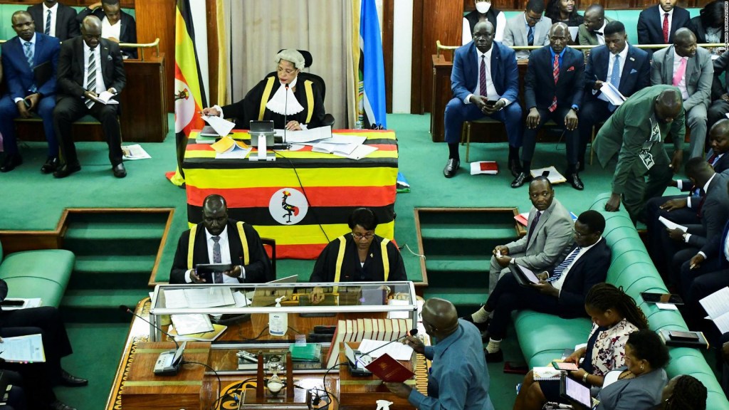 Uganda abre la ley para penalizar a la comunidad LGBTQ