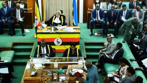 Uganda aprueba ley que penaliza a la comunidad LGBTQ