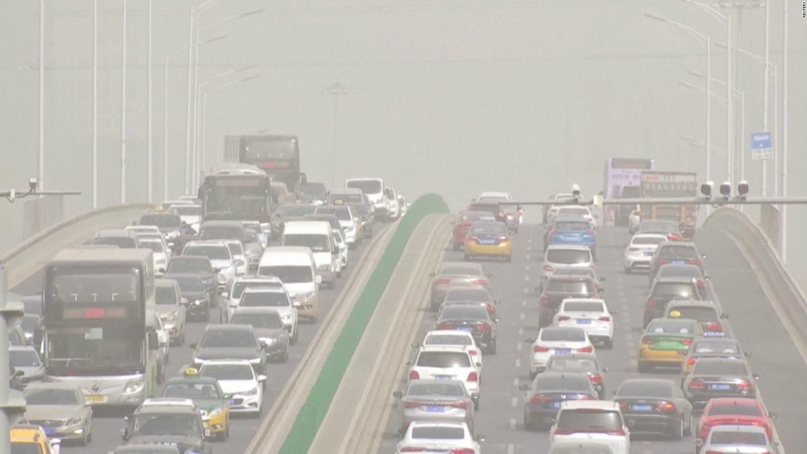 Video captures severe sandstorm engulfing Beijing and multiple Chinese provinces.