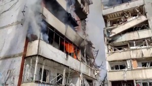 Un misil impacta contra un edificio residencial de Zaporiyia
