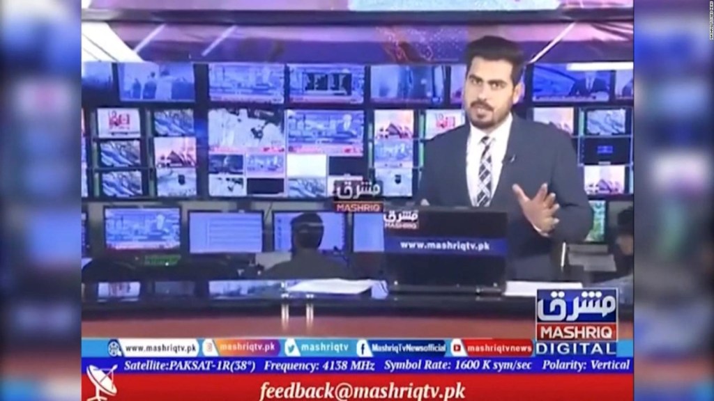 Terremoto en Pakistán sorprende a periodistas en vivo