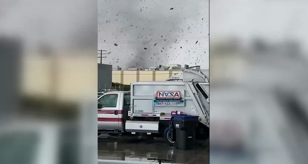 Mira el paso del feroz tornado que azotó Los Ángeles