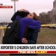 Una periodista abraza a su hijo en directo tras un tiroteo en una escuela de Denver
