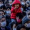Japón quiere que más trabajadores se tomen licencia de paternidad