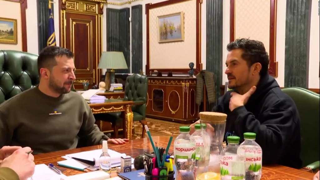 Orlando Bloom visits Ucrania and meets with Zelensky
