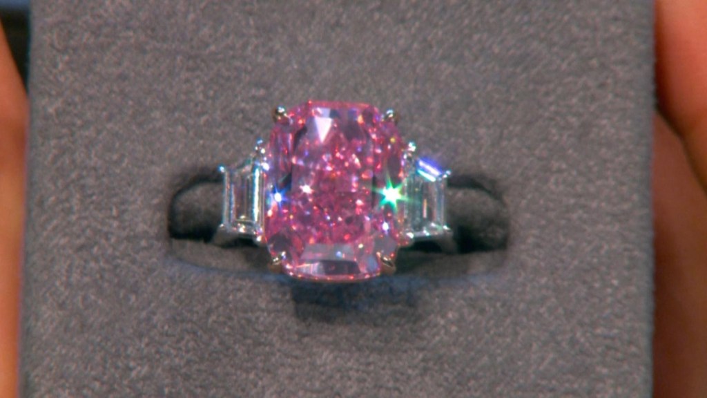 Subastaran a "ultrararo" diamante rosa por casi US$ 35 millones