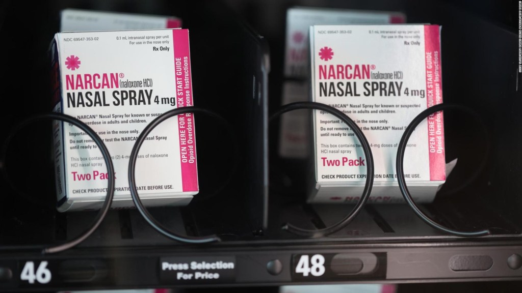 Este aerosol podría salvar miles de vidas de sobredosis de opioides, y podrá comprarse sin receta médica en EE.UU.