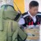 Intervienen a hombre con explosivos atados al cuerpo en Ecuador