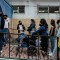 Panameños hacen la fila para recibir su primera dosis de la vacuna Pfizer-BioNTech en el Hospital de Niños de la Ciudad de Panamá en esta fotografía de archivo de enero del 2022. (Crédito: ROGELIO FIGUEROA/AFP via Getty Images)