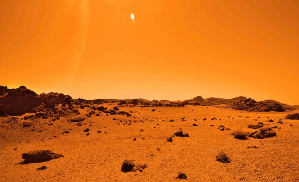 La NASA capta los rayos del sol en Marte mientras estudia las nubes "que brillan en la noche"