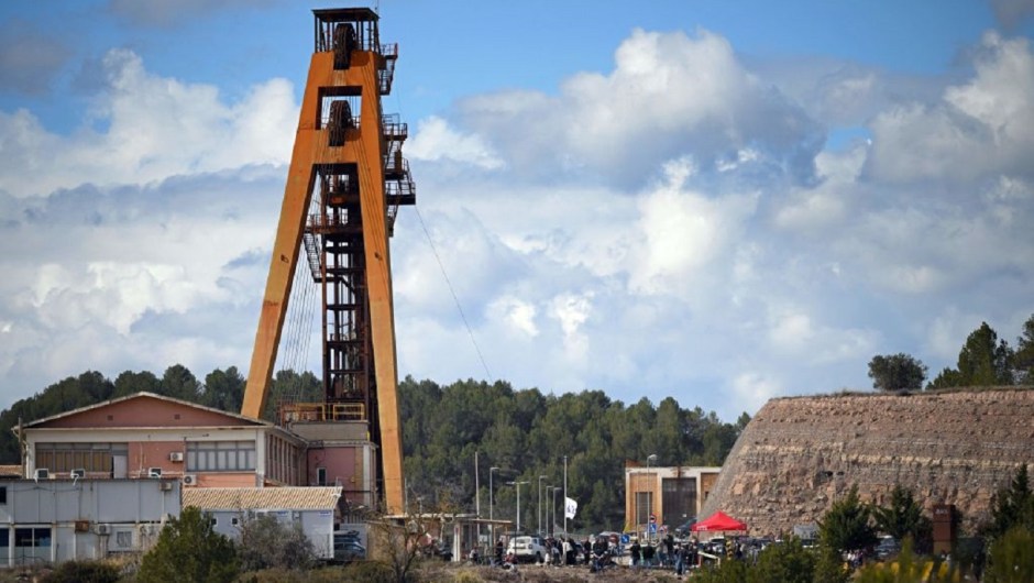 Esta fotografía muestra una vista general de la mina de potasa donde tres personas quedaron atrapadas tras un derrumbe, en Suria, a 75 km de Barcelona, el 9 de marzo de 2023.