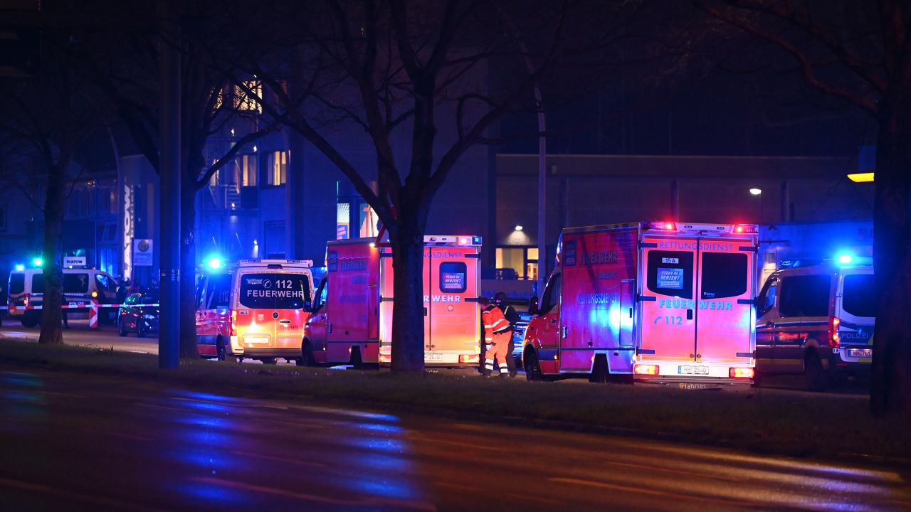 Was geschah bei der tödlichen Schießerei im Zentrum der Zeugen Jehovas in Hamburg, Deutschland?