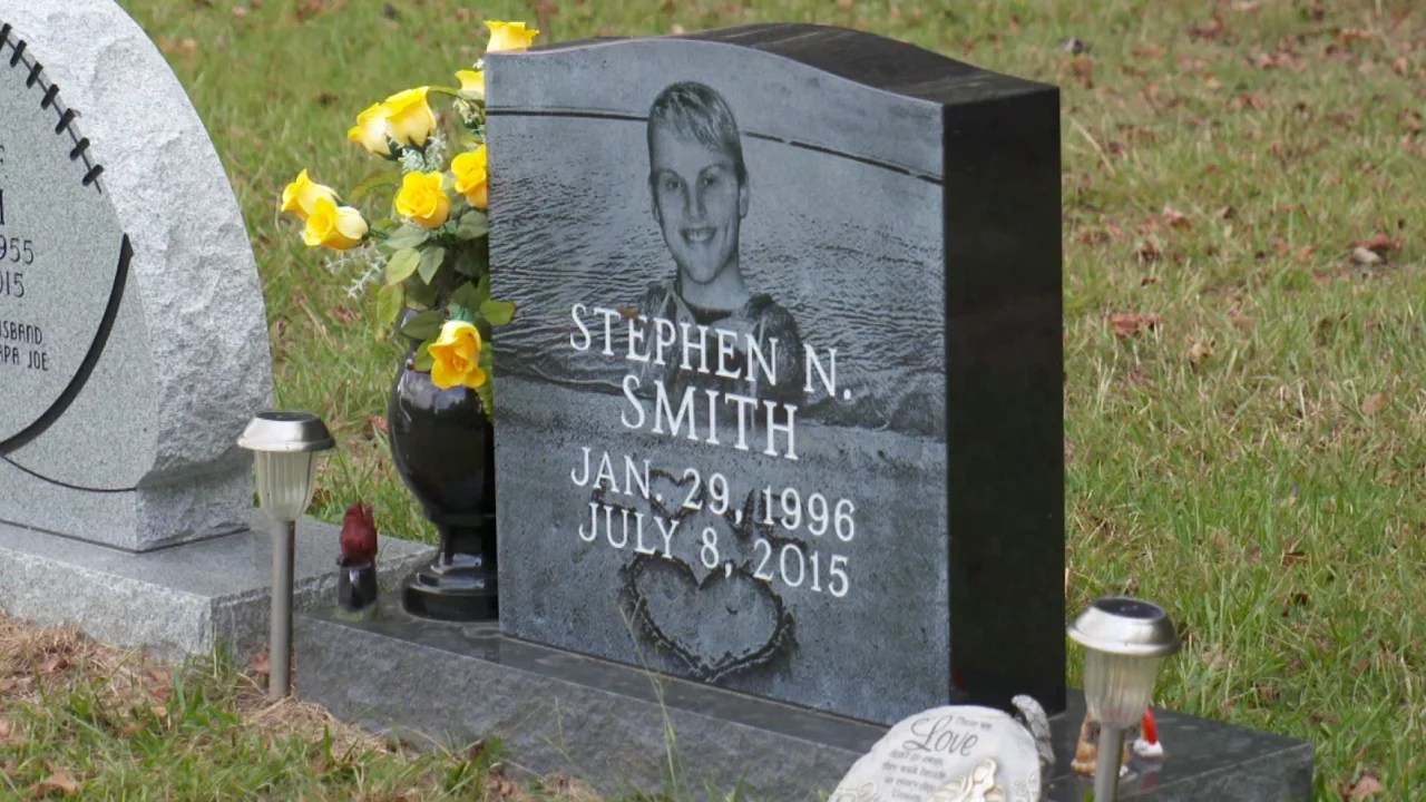 La tumba de Stephen Smith se ve en Crocketville, Carolina del Sur.