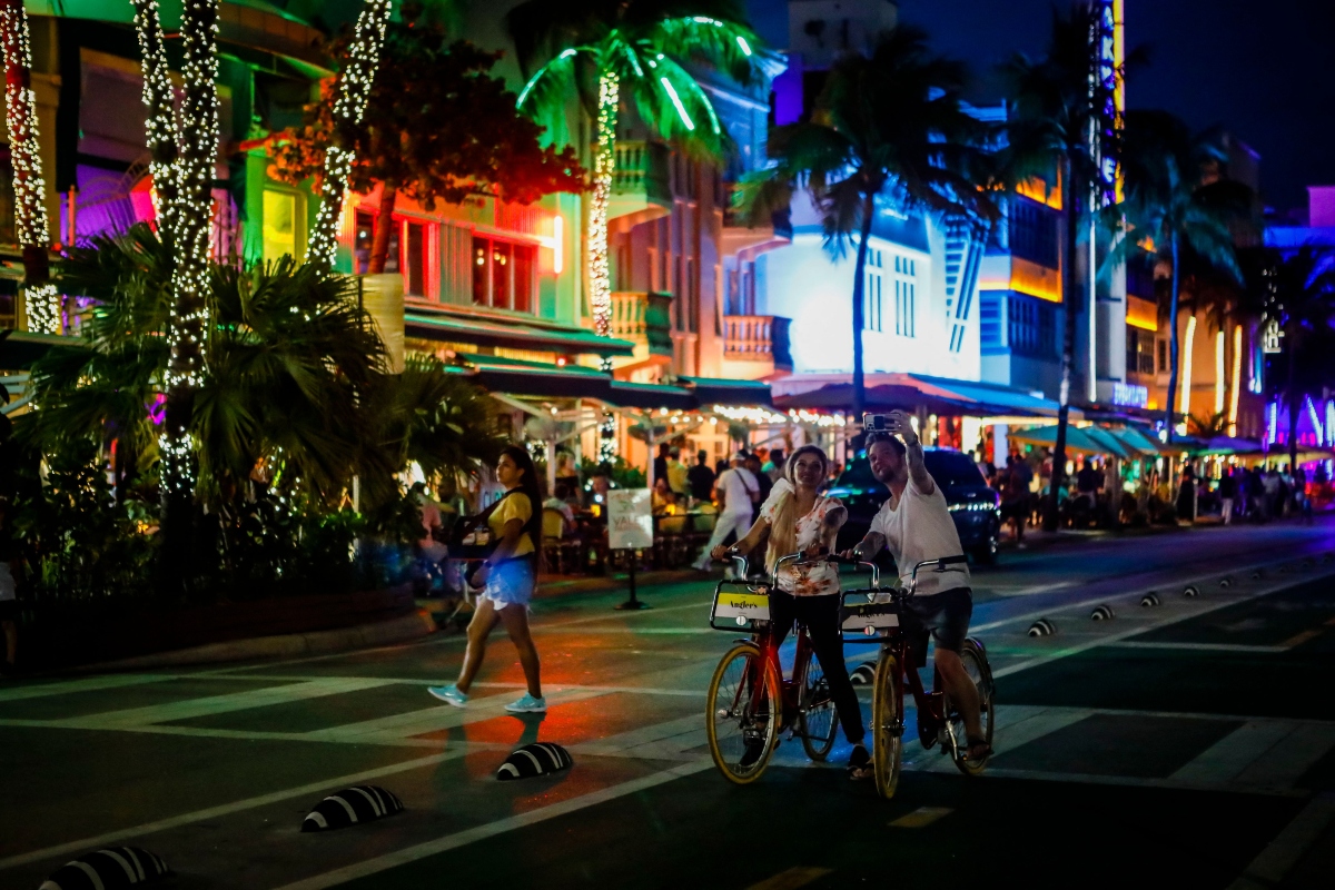 Una licorería de Miami Beach presenta una demanda por el toque de queda para la venta de alcohol