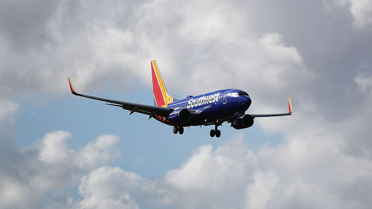 A Southwest Airlines flight from Ft.  Returned to Havana after Bird Attack en route to Lauderdale