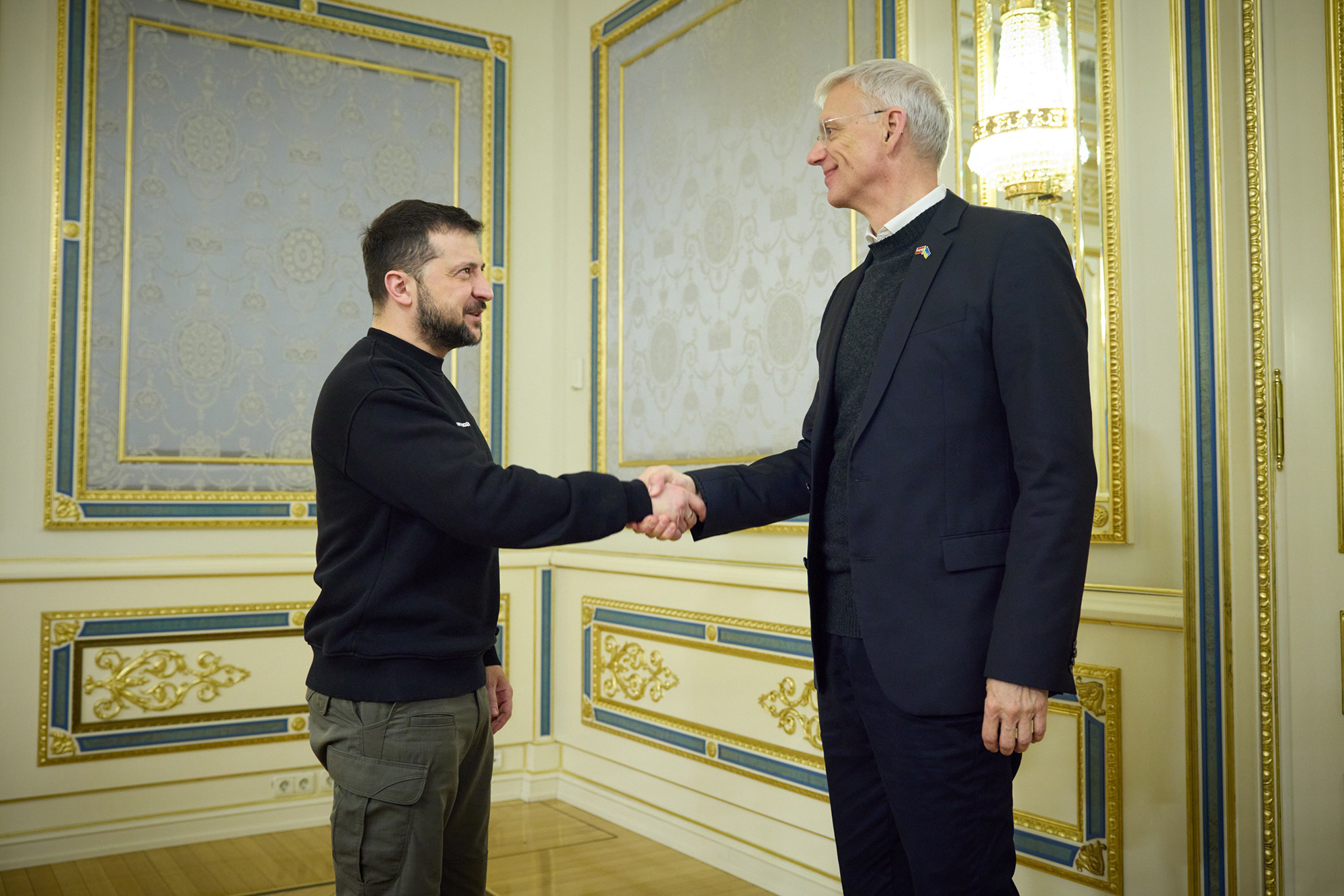 Zelensky recibió en Kyiv a Krisjanis Karins, primer ministro de Letonia