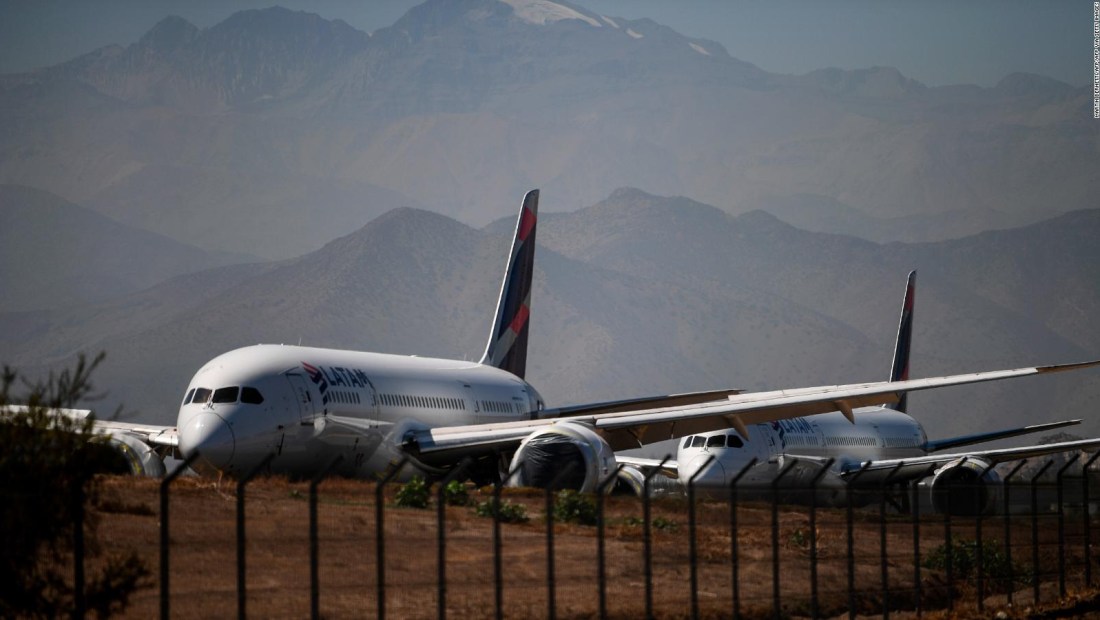 Cierran operaciones 2 aerolíneas de bajo costo, ¿está en crisis el sector?