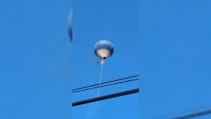 Un globo aerostático se incendia en el aire en Teotihuacán