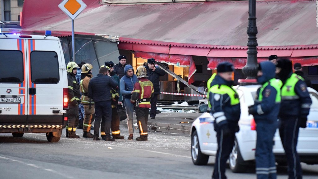 Explosion in San Petersburg coffee shop mata a bloguero ruso