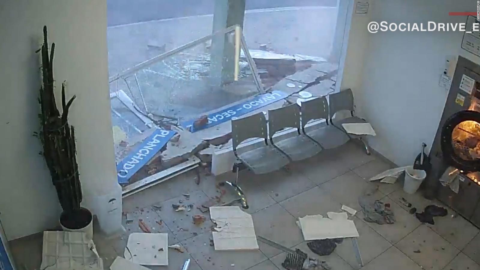 Video muestra a un hombre salvándose por 10 segundos de la explosión de una lavandería |  Video